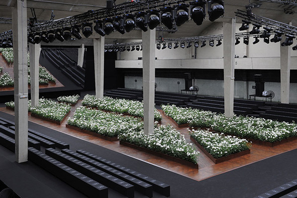 Dior Homme Xuân Hè 2016: Sự tương phản đầy mê hoặc ảnh 1