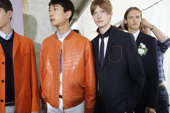Dior Homme Xuân Hè 2016: Sự tương phản đầy mê hoặc ảnh 6