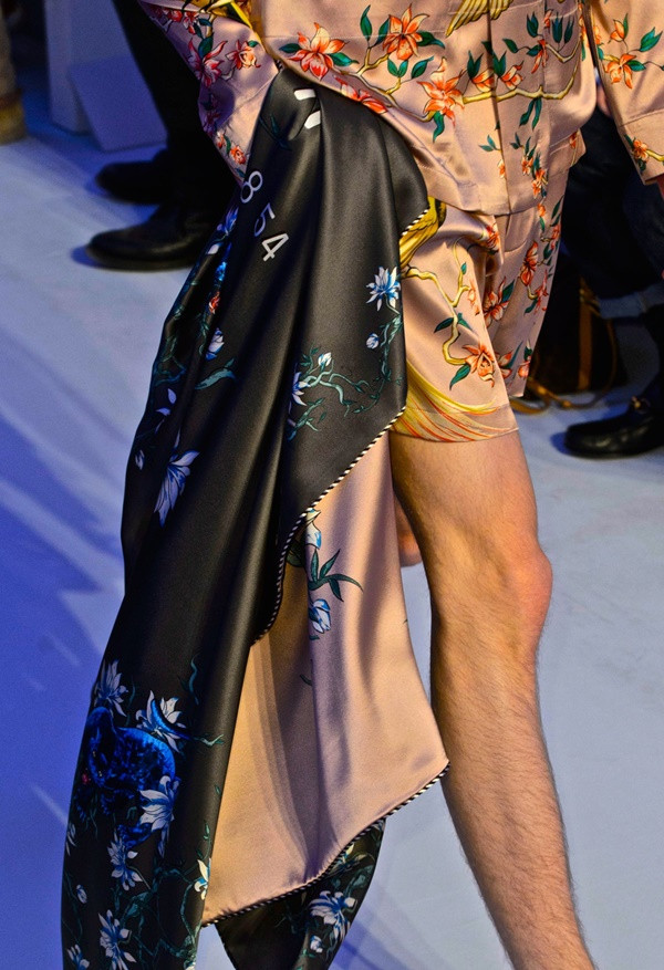 Những anh chàng nữ tính tiếp tục lên ngôi mùa Xuân Hè 2016 ảnh 11