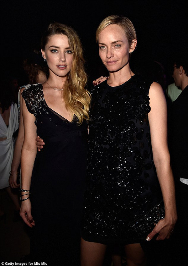 Siêu mẫu Kate Moss dẫn đầu xu hướng tại bữa tiệc của Miu Miu ảnh 15