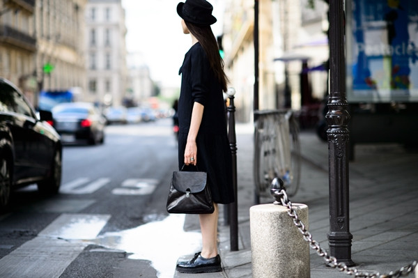 Những khoảnh khắc ấn tượng tại Tuần lễ Thời trang Paris ảnh 23