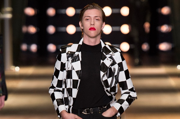 Những anh chàng nữ tính tiếp tục lên ngôi mùa Xuân Hè 2016 ảnh 2