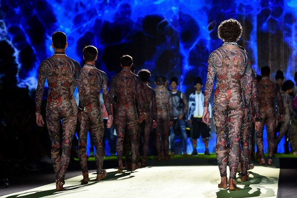 Những anh chàng nữ tính tiếp tục lên ngôi mùa Xuân Hè 2016 ảnh 6