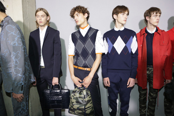 Dior Homme Xuân Hè 2016: Sự tương phản đầy mê hoặc ảnh 7