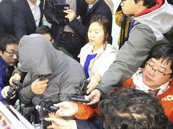 Hàn Quốc bắt đầu xét xử thuyền trưởng và thủy thủ phà SEWOL ảnh 1