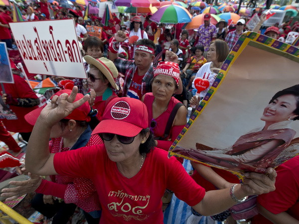 Quân đội Thái Lan phóng thích các thủ lĩnh phe "Áo đỏ" ảnh 1