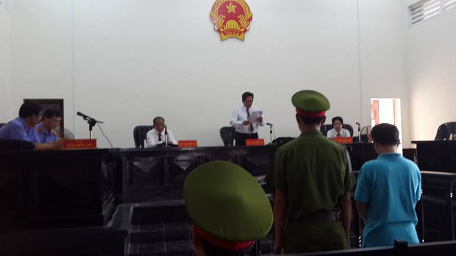 Bị cáo trong vụ chai nước ngọt có ruồi lĩnh án 7 năm tù giam ảnh 1