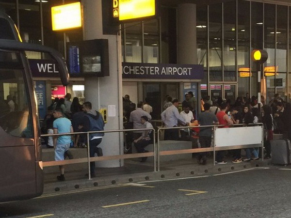 Sân bay Machester phải sơ tán do phát hiện túi đồ khả nghi ảnh 1