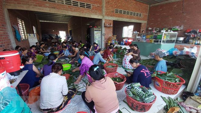 Người dân xứ Dừa Bến Tre hướng về đồng bào lũ lụt miền Trung ảnh 1