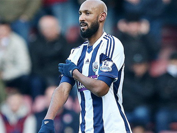 Tin 28/2: Chicharito dằn mặt van Persie, "Tam sư" gây sốc ảnh 3