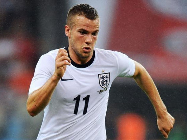 Tin 28/2: Chicharito dằn mặt van Persie, "Tam sư" gây sốc ảnh 2