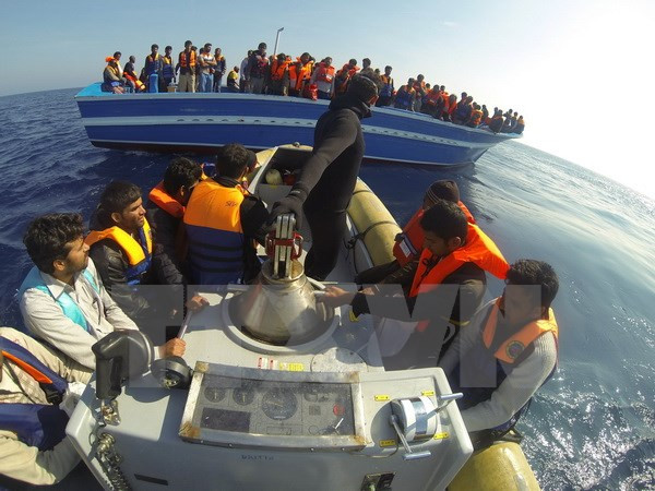 Ngân sách 2016 của Italy có thể lên 30 tỷ euro vì hỗ trợ nhập cư ảnh 1