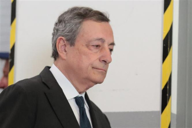 Thủ tướng Italy Mario Draghi đã đệ đơn từ chức. (Ảnh: AFP/TTXVN) Tổng thống Italy chấp nhận đơn từ chức của Thủ tướng Mario Draghi ảnh 1