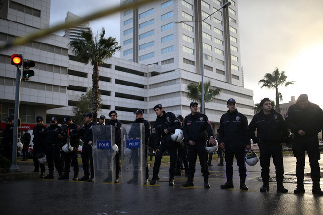 Thổ Nhĩ Kỳ bắt 18 người liên quan vụ đánh bom xe tại Izmir ảnh 1