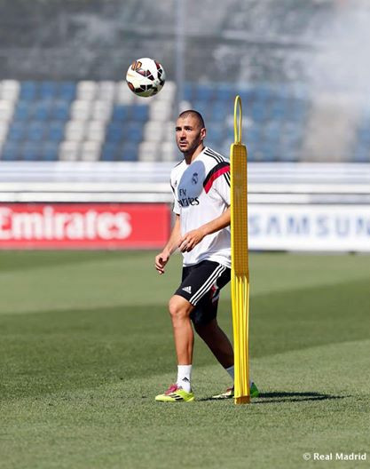 Cristiano Ronaldo thân thiện với tân binh James Rodriguez ảnh 6