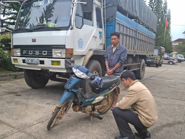 Bắt giữ lái xe gây tai nạn làm hai người chết rồi bỏ trốn ảnh 1