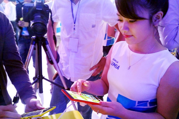 Chiếc phablet đầu tiên của Nokia có giá 16 triệu đồng ảnh 1