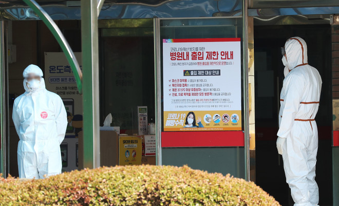 Dịch COVID-19: Nhiều nước châu Á siết chặt biện pháp kiểm dịch ảnh 1