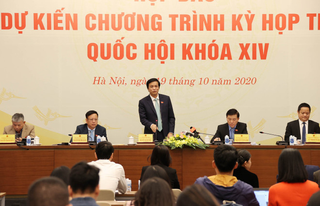 Tổng Thư ký, Chủ nhiệm Văn phòng Quốc hội Nguyễn Hạnh Phúc chủ trì họp báo. (Ảnh: Trọng Đức/TTXVN) Kỳ họp thứ 10 Quốc hội khóa XIV sẽ diễn ra trong 19 ngày ảnh 1