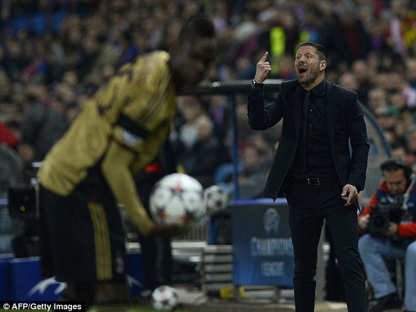 Dư âm Champions League: Wenger "nổi điên" vì Robben ảnh 2