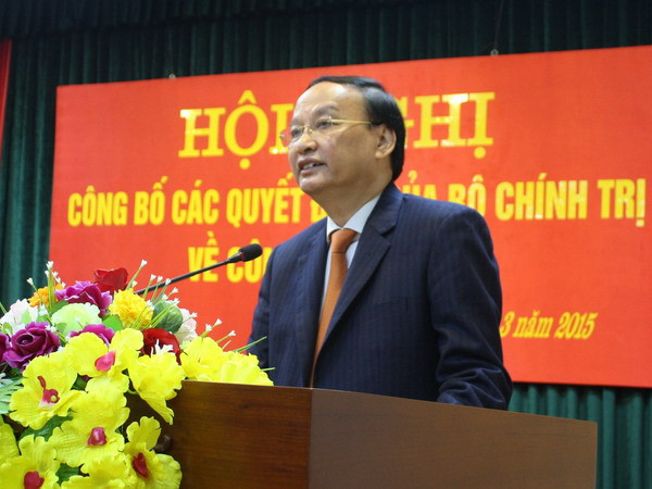 Trao quyết định về công tác cán bộ Ban Kinh tế Trung ương ảnh 1