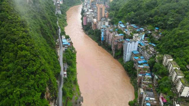 Khám phá Diêm Tân, thành phố hẹp nhất thế giới ở Trung Quốc ảnh 1