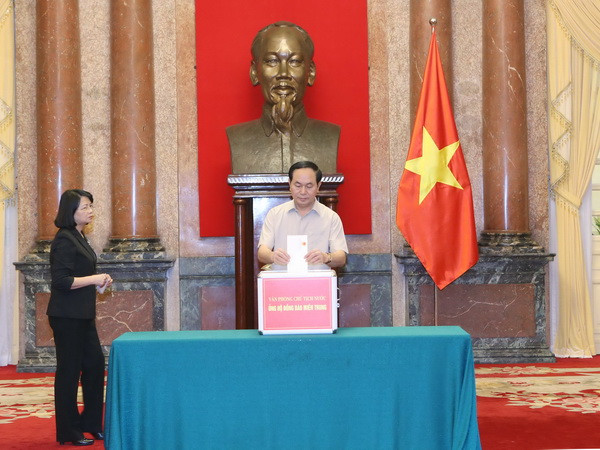 Văn phòng Chủ tịch nước ủng hộ miền Trung khắc phục hậu quả mưa lũ ảnh 1