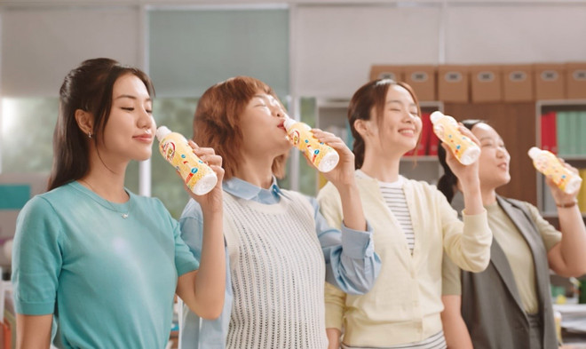 “Bữa dặm cho sắc đẹp - Dặm vẻ bên trong, long lanh bên ngoài” – Thông điệp mới của Number 1 Soya Canxi soya canxi 3.jpg
