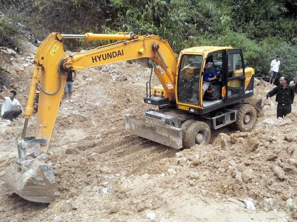 Lai Châu: Quốc lộ 4D đã thông đường trở lại sau khi bị sat lở ảnh 1