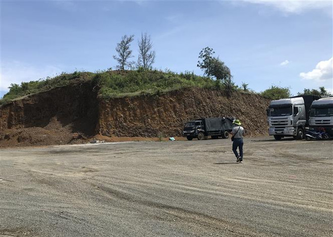 Làm rõ phản ánh của VietnamPlus về san lấp đồi trái phép ở Phú Yên ảnh 1