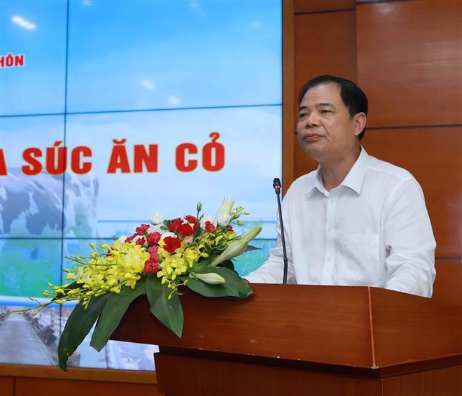 Bộ trưởng Bộ Nông nghiệp và Phát triển nông thôn Nguyễn Xuân Cường phát biểu. (Ảnh: Hoàng Hùng/TTXVN) Tận dụng tiềm năng, cơ hội để phát triển chăn nuôi gia súc ăn cỏ ảnh 2