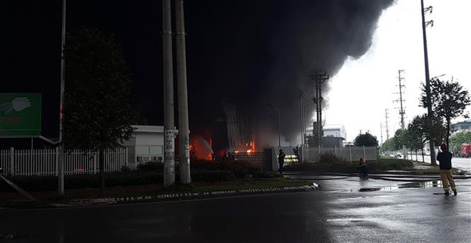 Bắc Giang: Cháy lớn tại công ty nhựa xốp ở khu công nghiệp Vân Trung ảnh 1