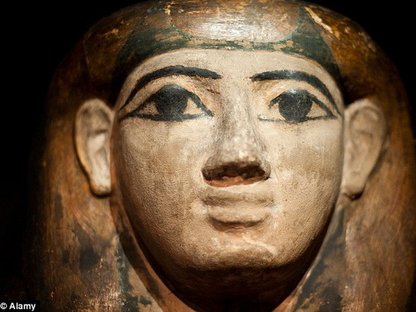 Phát hiện mặt nạ xác ướp chứa bản sao kinh thánh cổ nhất ảnh 3