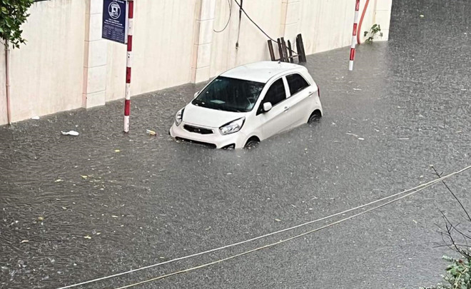 Sau cơn mưa kỷ lục 36 năm ở Hà Nội: Cảnh báo sẽ có mưa đá, úng ngập ảnh 1