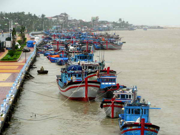 Nước sông dâng nhanh, Phú Yên cấm tàu thuyền hoạt động ảnh 1