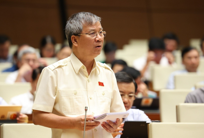 Đại biểu Quốc hội thành phố Hà Nội Nguyễn Anh Trí phát biểu. Ảnh: (Văn Điệp/TTXVN) quoc hoi 22.PNG