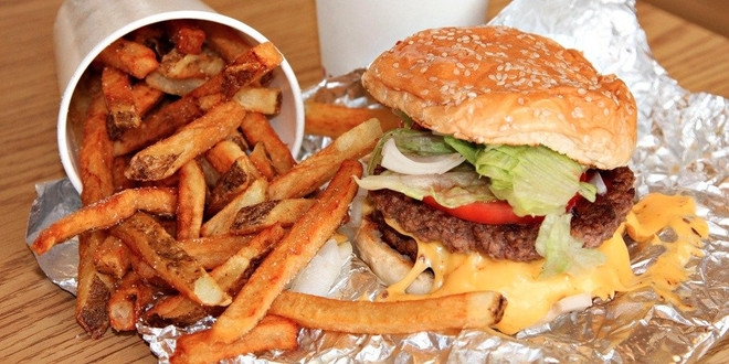 Hàm lượng muối trong món ăn ở các nhà hàng Mỹ cao gấp đôi cho phép ảnh 1