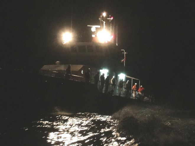 Sớm đưa 31 thuyền viên trên tàu gặp nạn ở Hoàng Sa về bờ ảnh 1