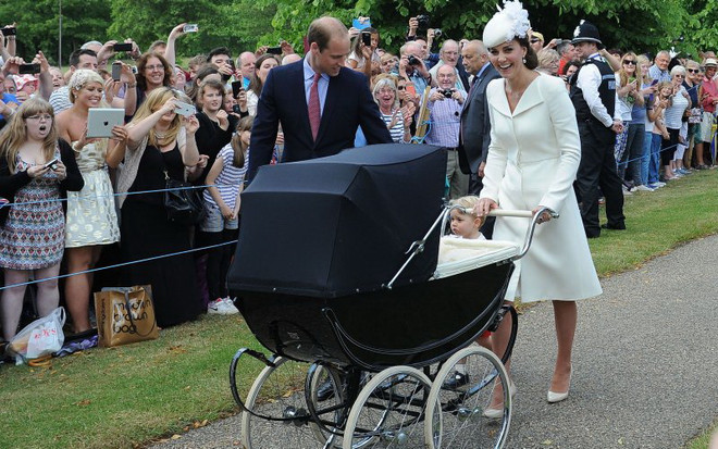 Tranh cãi về gu thời trang của công nương Kate Middleton ảnh 1