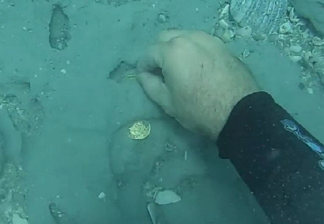 Tìm thấy kho báu trị giá triệu USD trong xác tàu đắm 300 năm ảnh 1