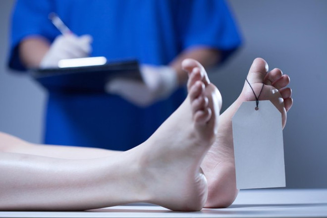 Kinh hãi cụ bà tưởng đã chết sống lại gào thét trong nhà tang lễ ảnh 1