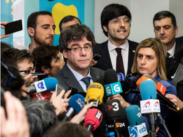 Tòa án Tây Ban Nha ngăn chặn ông Puigdemont được bầu lại ảnh 1