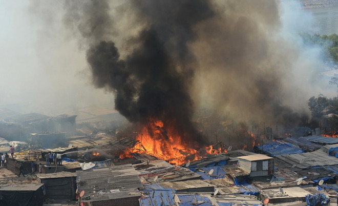 Chùm ảnh vụ cháy lớn trong khu ổ chuột ở thành phố Mumbai ảnh 3