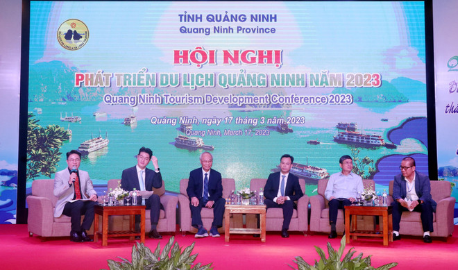 Phiên thảo luận phát triển du lịch. (Ảnh: Văn Đức/TTXVN) Ba trụ cột để phát triển du lịch Quảng Ninh đặc sắc và riêng biệt ảnh 1