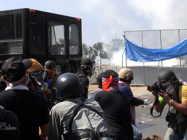 Thái Lan: Người biểu tình xông vào văn phòng chính phủ ảnh 1