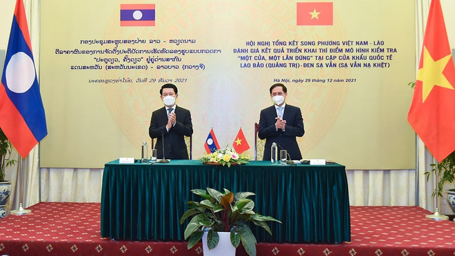 Việt Nam-Lào phối hợp triển khai mô hình “một cửa, một lần dừng” ảnh 1