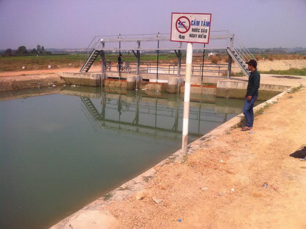 Bình Dương: Tắm ở kênh thoát nước, 2 học sinh thiệt mạng ảnh 1