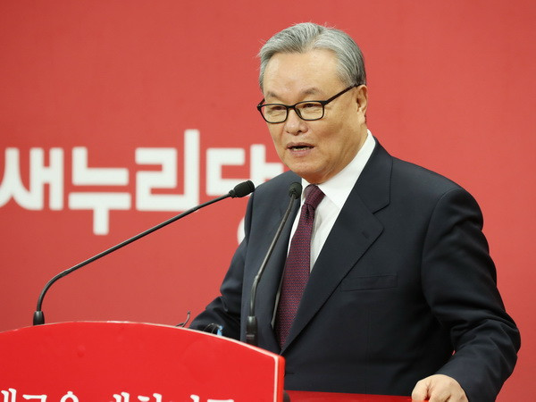 Nhà lãnh đạo mới của đảng Saenuri cầm quyền tại Hàn Quốc In Myung-jin. (Nguồn: EPA/TTXVN) Lãnh đạo mới của đảng cầm quyền Hàn Quốc ra yêu cầu gây tranh cãi ảnh 1