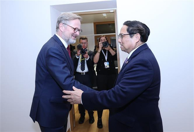 Thủ tướng Phạm Minh Chính gặp Thủ tướng Cộng hòa Séc Petr Fiala bên lề Hội nghị cấp cao ASEAN-EU tại Brussels, Vương quốc Bỉ, chiều 14/12/2022. Xung lực mới cho quan hệ hợp tác hữu nghị truyền thống Việt Nam-CH Séc ảnh 2