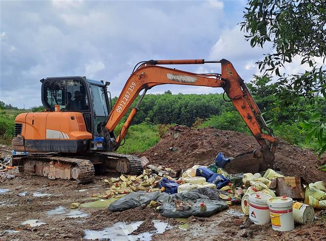 Quảng Bình tiêu hủy hàng nghìn sản phẩm hàng giả, hàng kém chất lượng ảnh 1